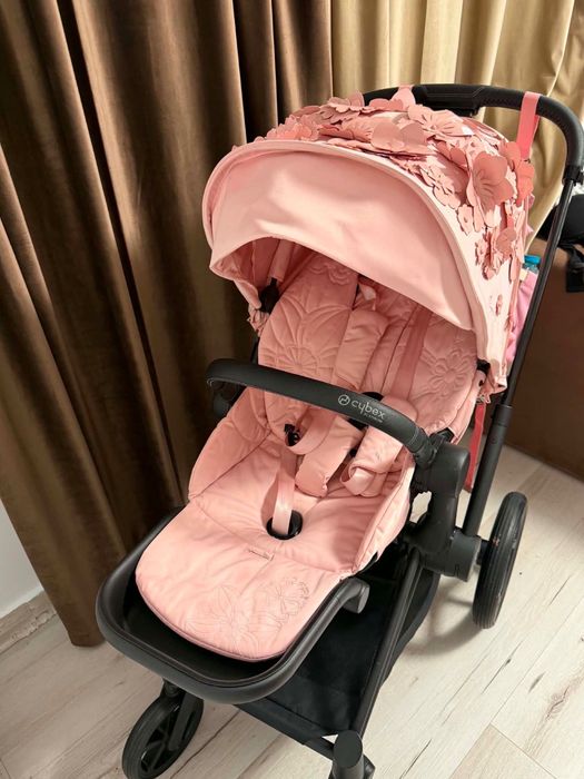 !!!9000 lei!!! Vand carucior Cybex Simply Flowers Pink 3 in 1 !