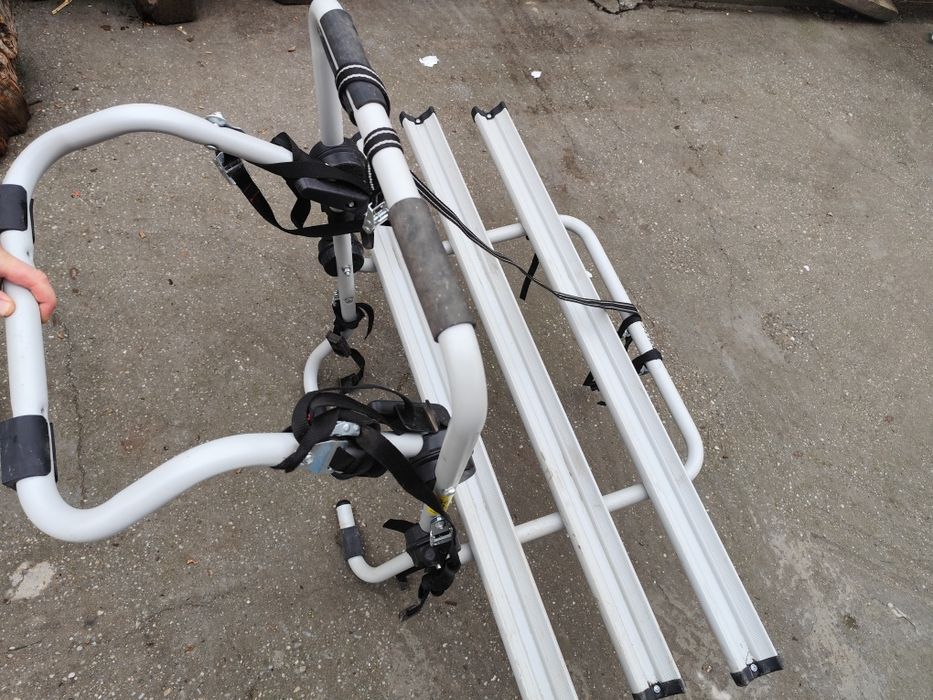 Vând suport 3 biciclete cu prindere pe haion