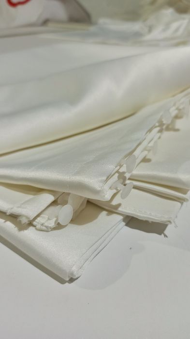 Екрю сатенена слънцезащитна завеса