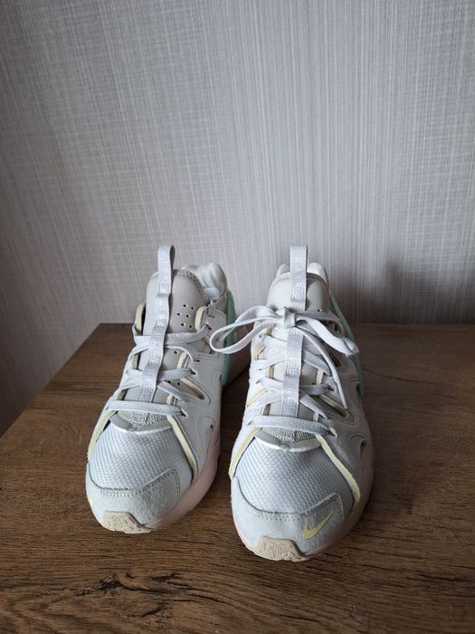 Nike air Huarache дамски маратонки 40 номер.