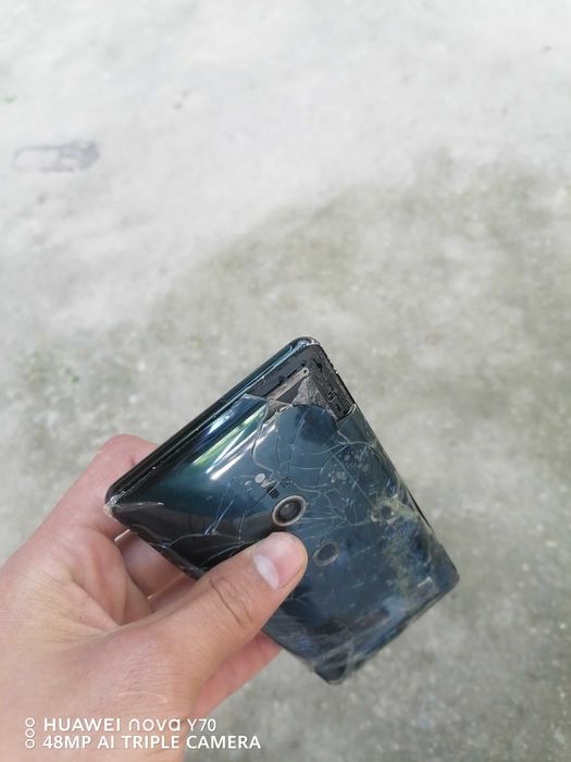Sony xperia XZ3 sotiladi