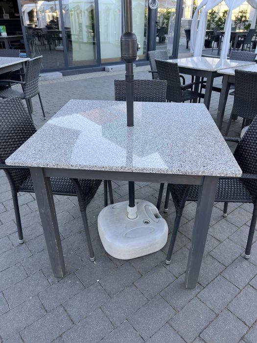 Masa din granit cu sasiu de lemn de brad 95x95cm