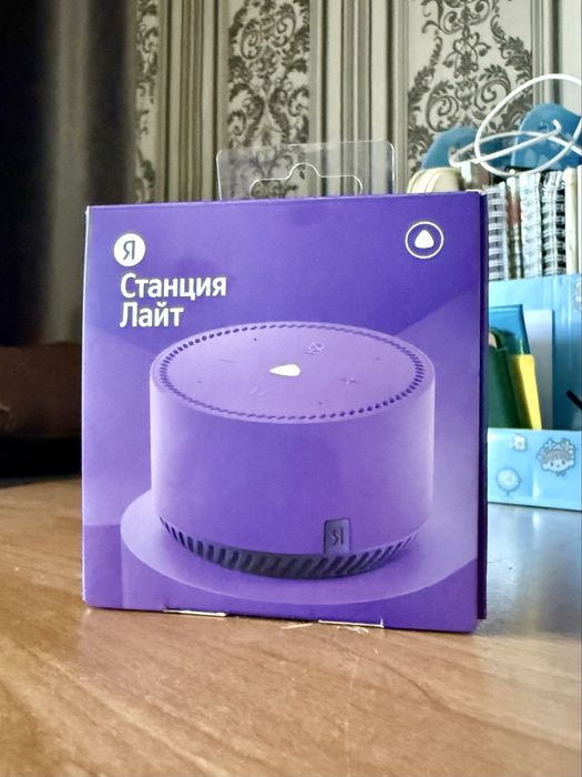Продам умную колонку яндекс