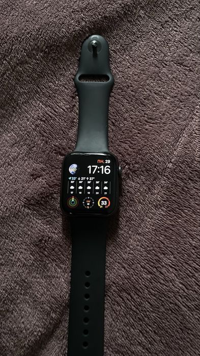 Apple watch SE.