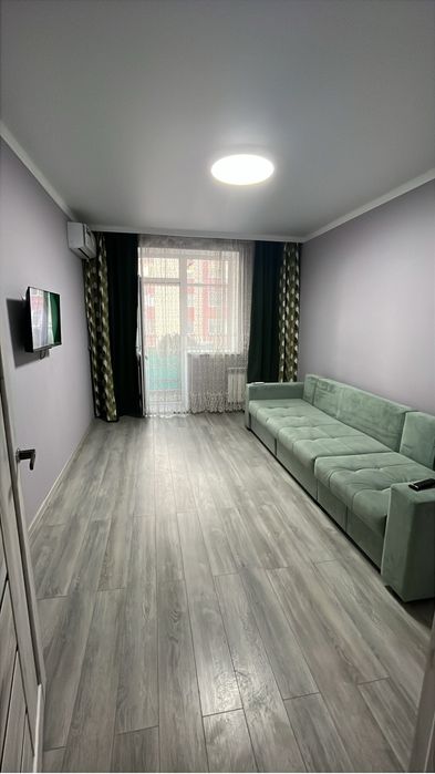 Диван 3 метра с 4 подушками