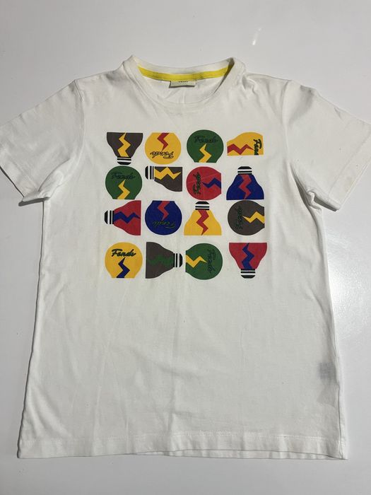 Fendi оригинална дамска тениска XS