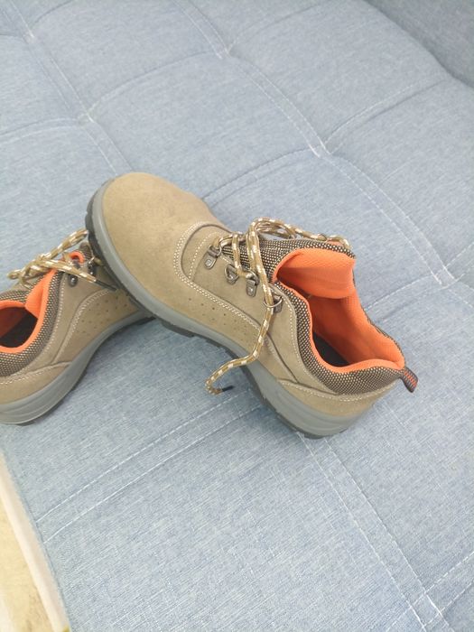 Спец ботинка сатылады новый размер 43