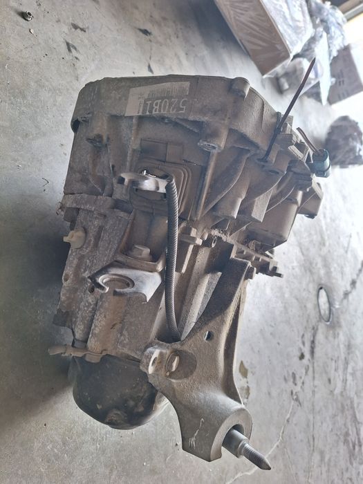 Ръчна скоростна кутия Renault Clio 1.2 8V / Рено Клио 1.2 8В код: JB1-520