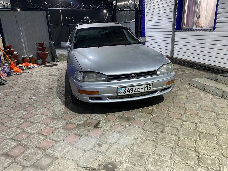 Продам машину toyota camry