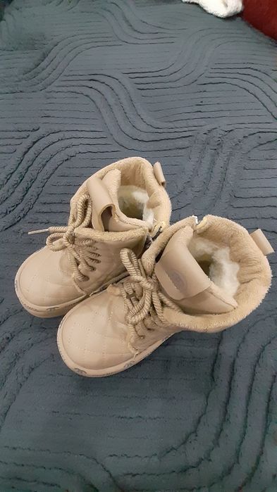 Продам  сапожки для девочек.