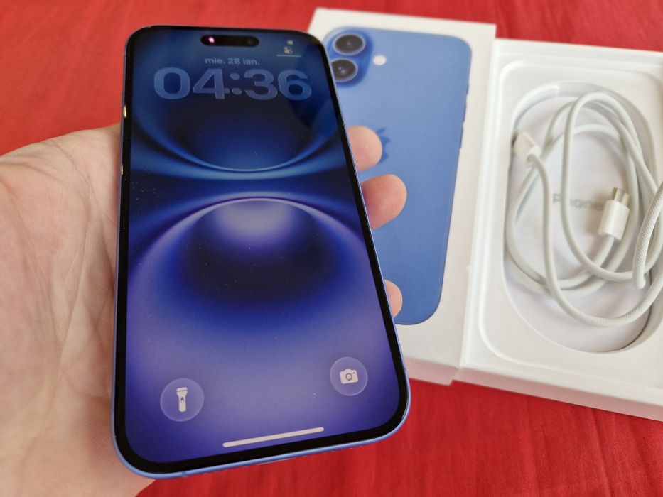 -Iphone 16, ca Nou, 128Gb, 8Ram, 137 cicluri incarcare, folosit 3 luni
