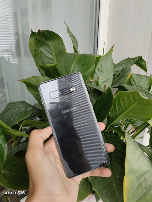 Продам или обменяю Самсунг с10+