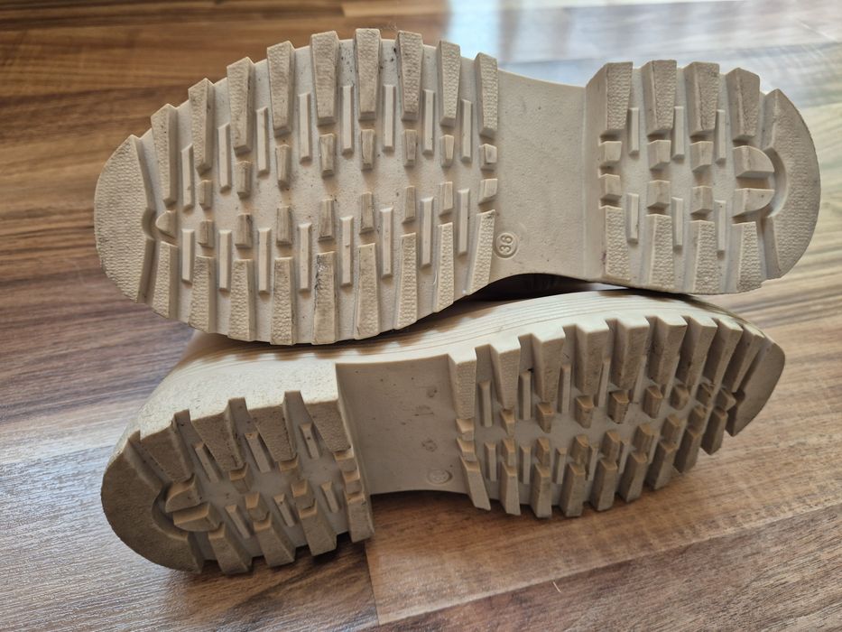 Свeтло бежови боти,