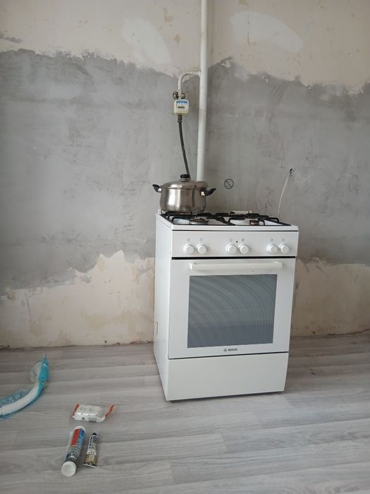 Продам газовую плиту .Bosch