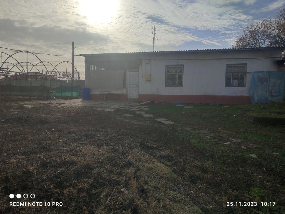 70 sotihli hovli va mini ferma.Havosi toza.Manzarali joylar.