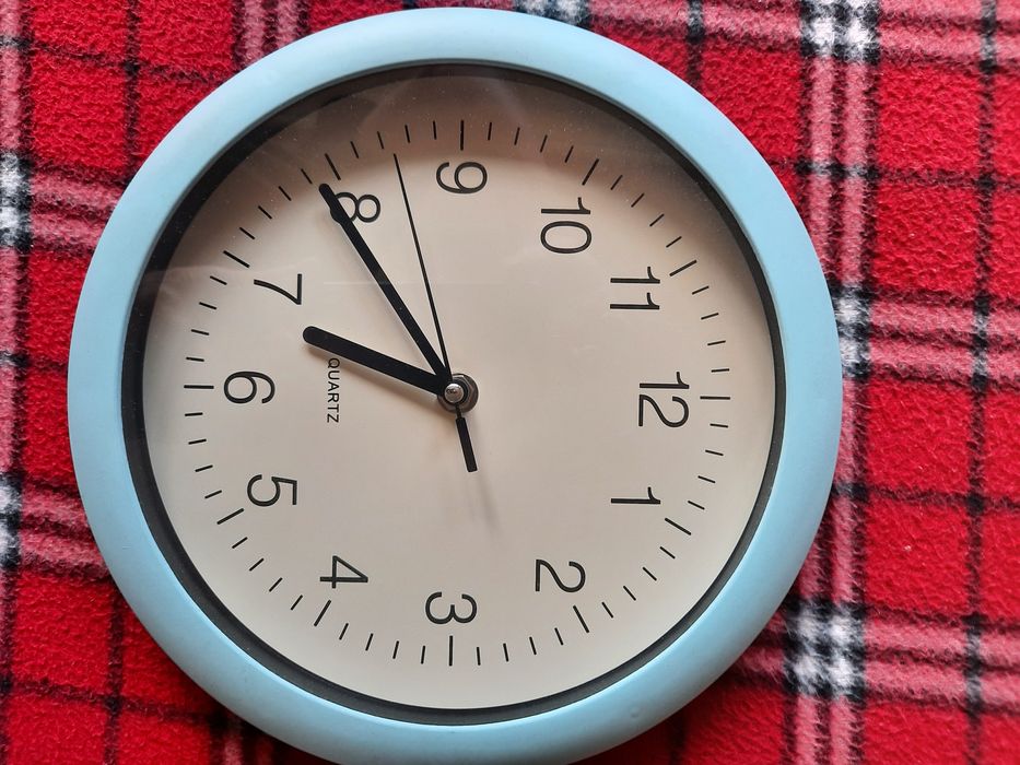 Продам часы настенные кварцевые