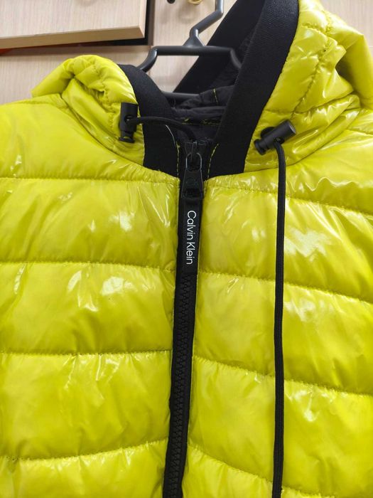 продам мужскую куртку Calvin Klein