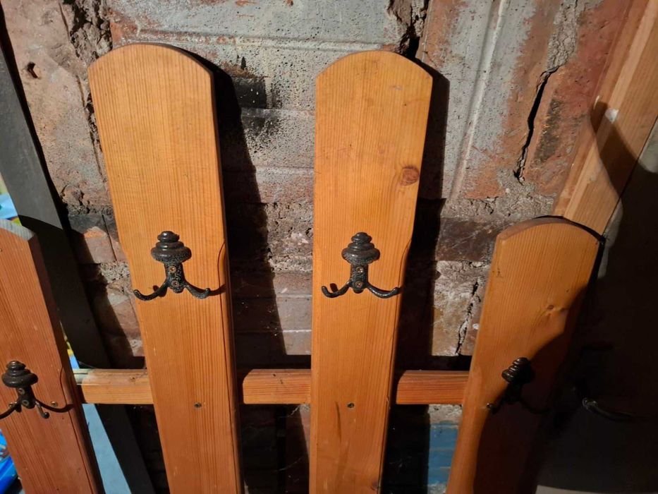 Закачалка от дърво