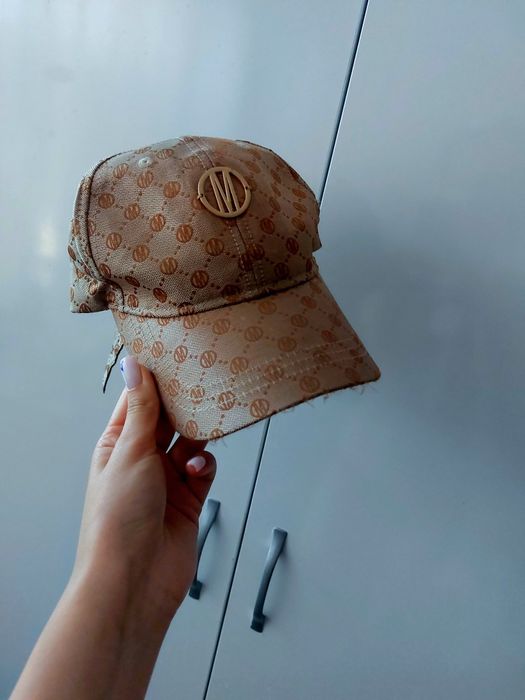 Бежова шапка MOHITO