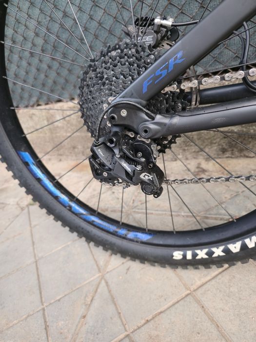 Електрически Карбонов Specialized Turbo levo 27.5+ пълно окачване