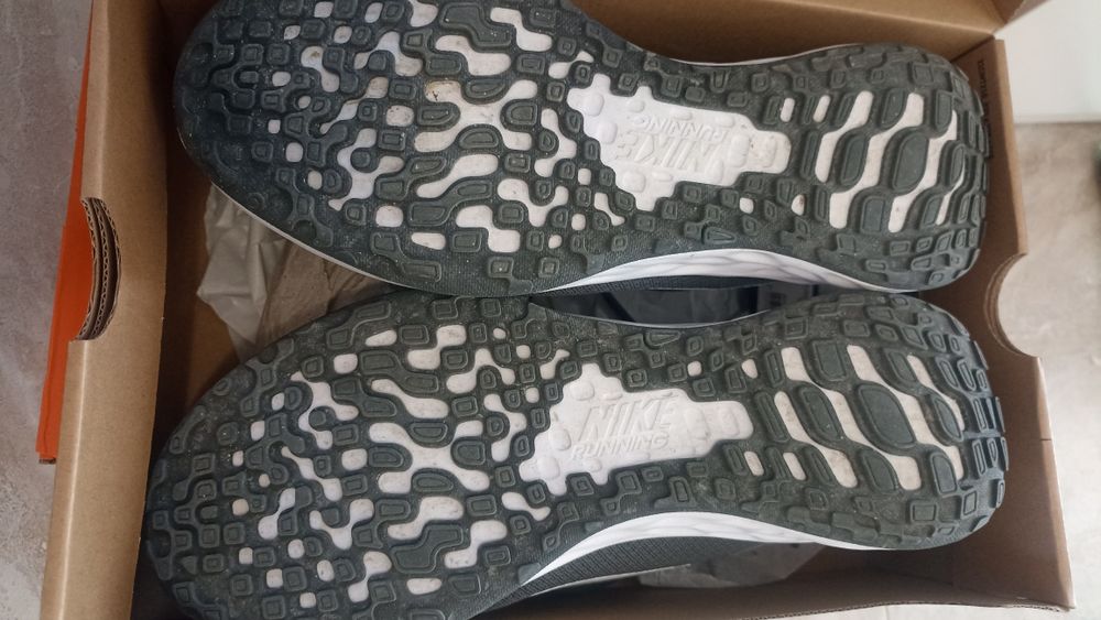 Маратонки Nike revolution 6