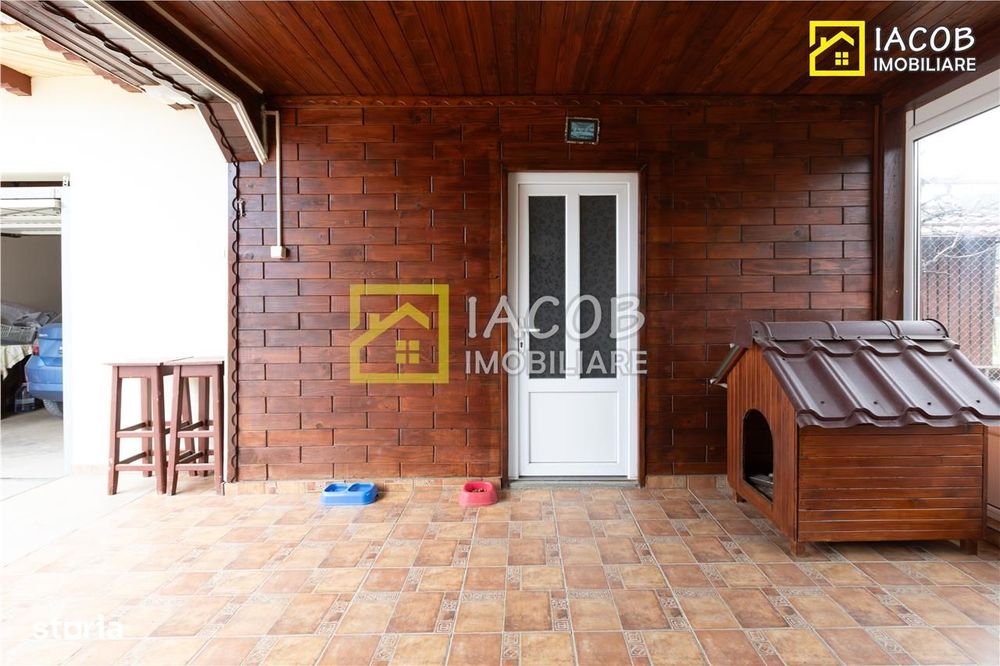 Casa, anexe, 3762 mp teren, 25000 mp padure, Comanesti, jud. Bacau