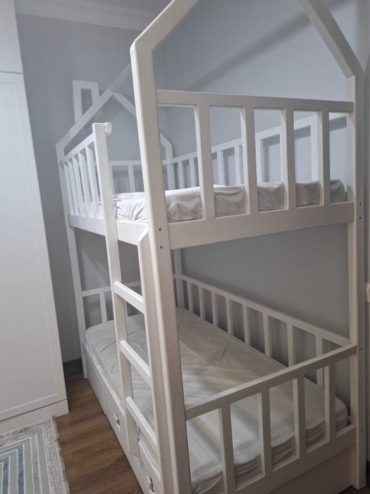 Двухъярустная кроватка