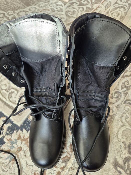 Берцы новые кожанные 42 р