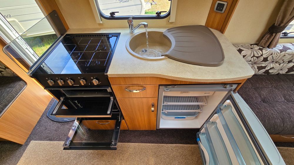Rulota 2012 (2 zone) 1268 Kg, Off Camping, Boiler Gaz, Baterie 12v, Dus, Swift Sprite Foarte usoara
