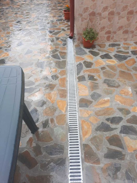 Amenajări exterioare cu piatră naturală de munte la cheie