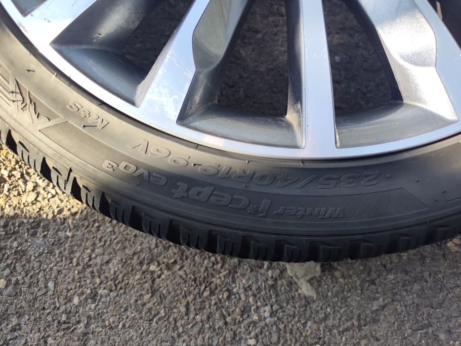 235/40/19" 4бр Hankook winter i sept evo3,dot3022,6mm