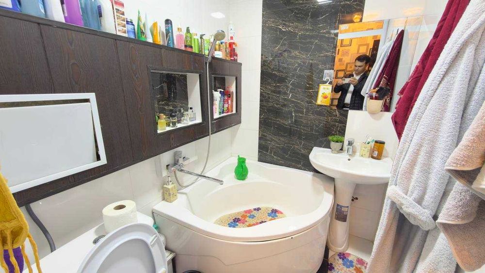 Киргили Машина бозори 4 қаватда 2 хонали квартрира сотилади. ID: 1783