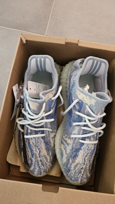 Yeezy Boost 350 V2