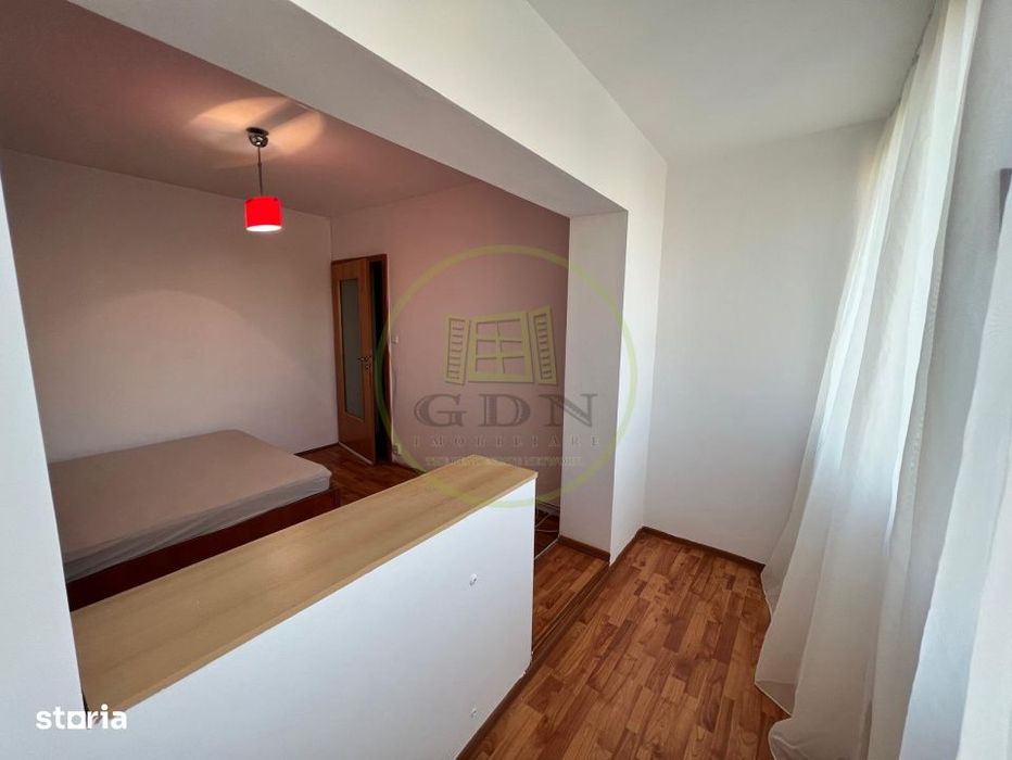 Apartament 3 camere, decomandat, cartier Sarari, zona Liceu Henri Coan — fotografia 3