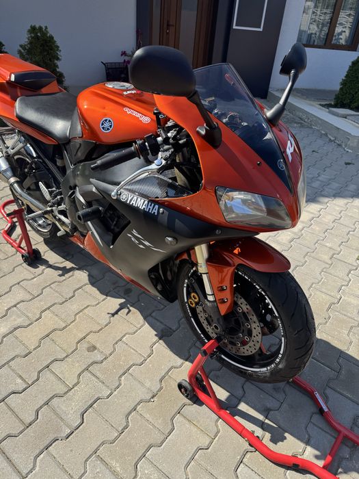 Yamaha YZF-R1  Rn09