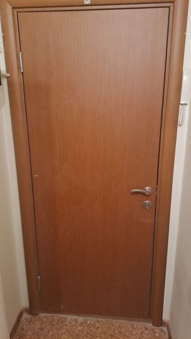 Продам двери б/у