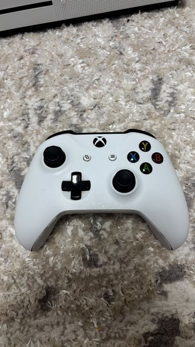 Vând Xbox One S+19 jocuri