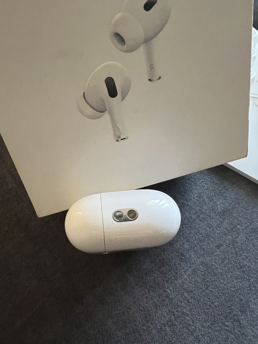 Vând Căști True Wireless Apple AirPods Pro 2 cu MagSafe Case (USB-C) Bluetooth, ANC, Wateproof IP54, Touch Control (Alb)