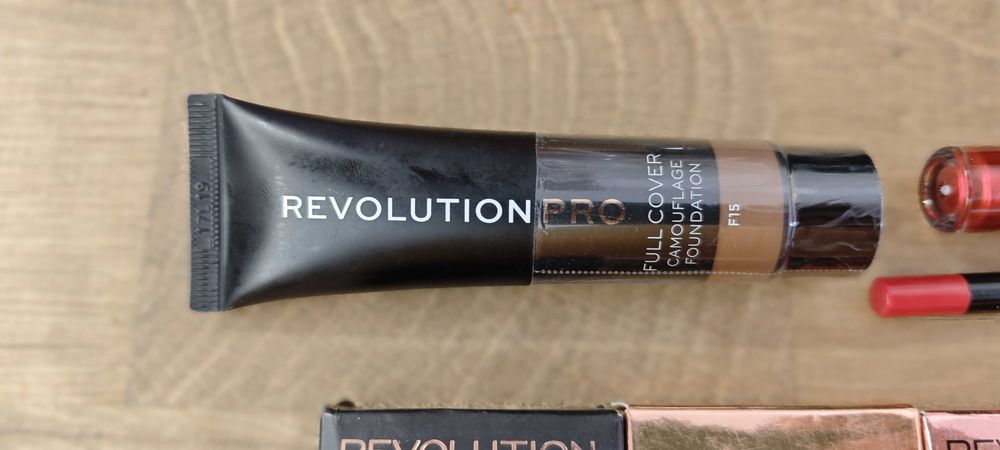Гримове - Makeup Revolution Течно Червило, матова основа за грим 28 мл