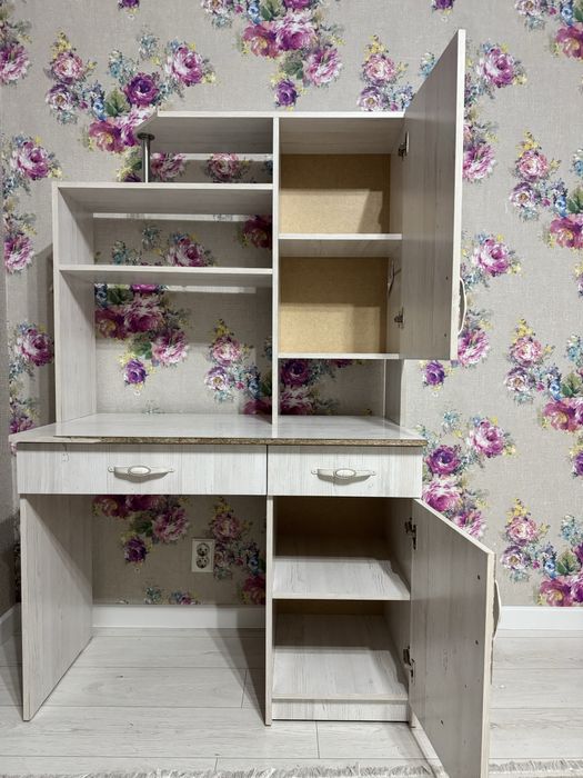 Стол с полками для учёбы