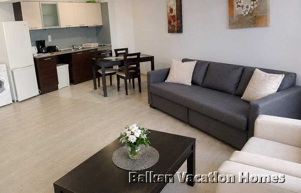 Продава се Двустаен апартамент в Бяла - 72 кв.м за 510 €/кв.м - Снимка #2