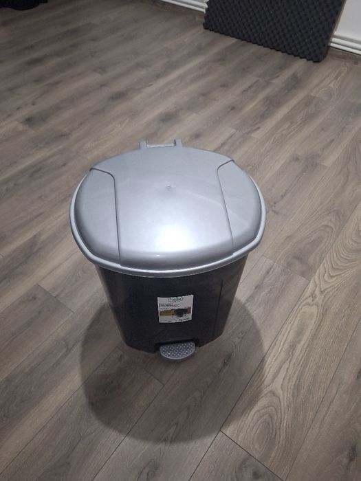 Coș gunoi cu pedală 50L produs nou