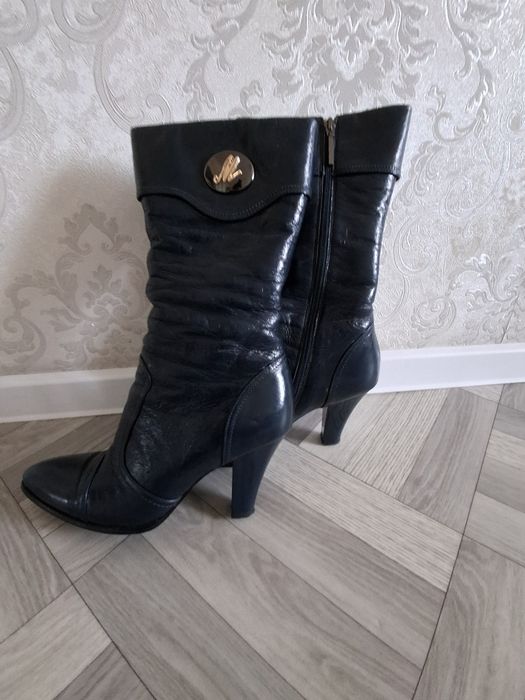 Продам зимние сапоги