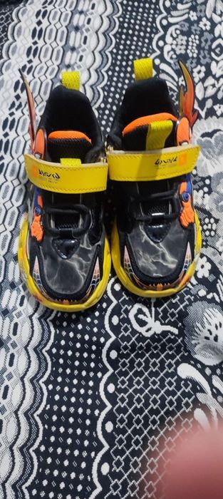 Детские кроссовки