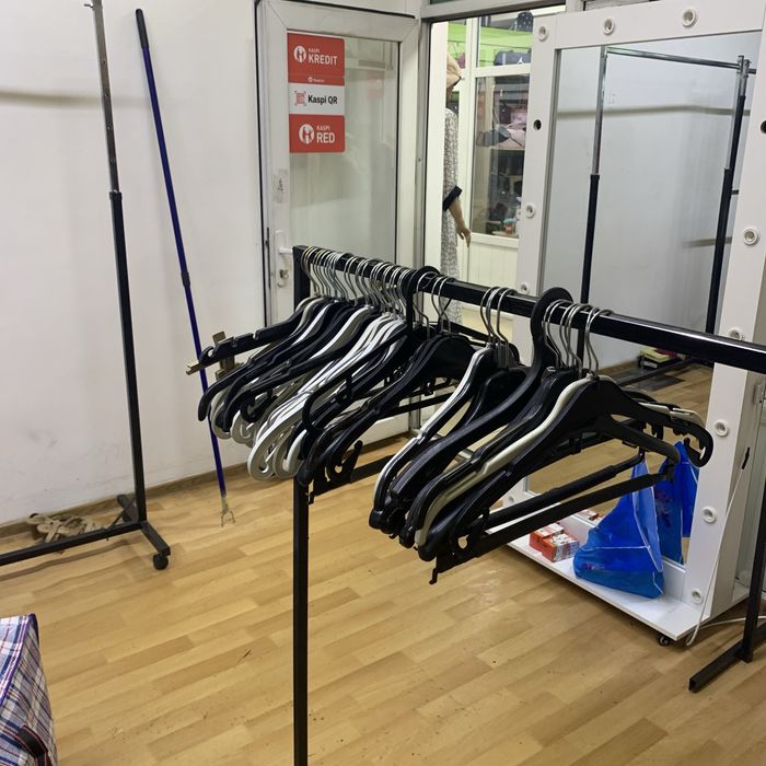 Продам вешалки не дорого