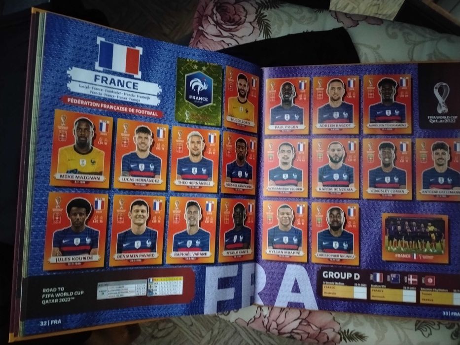Попълнен колекционерски албум за стикери Panini world cup 2022 qatar с твърди корици