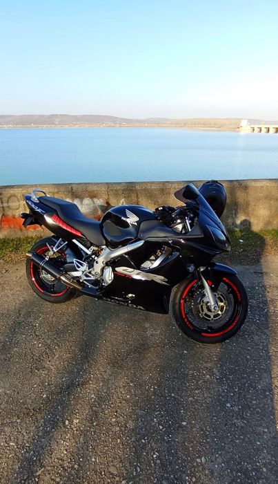 Vând Honda CBR f4i