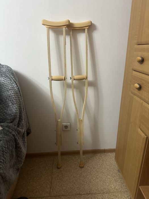 Продам деревянные с регулятором костыли