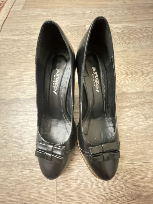 Продам женские туфли