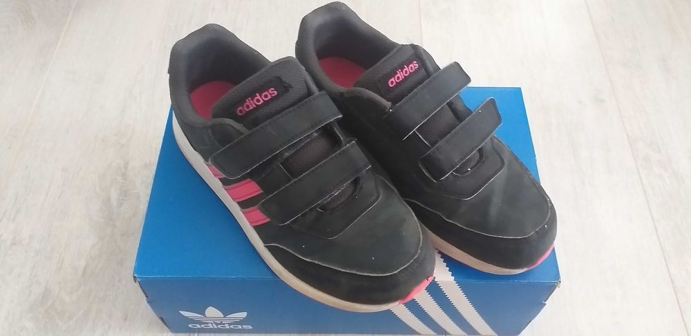 Детски оригинални маратонки  Адидас  размер 33 -50 лв.